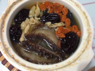 海参鱼胶乌鸡汤的做法步骤：12