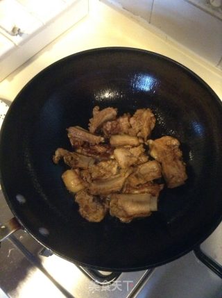 糖醋排骨的做法步骤：3