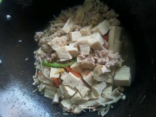 冻豆腐肉末煮金针菇的做法步骤：6