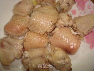 咖喱土豆胡萝卜翅中的做法步骤：2