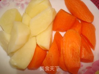 咖喱土豆胡萝卜翅中的做法步骤：3