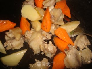 咖喱土豆胡萝卜翅中的做法步骤：4