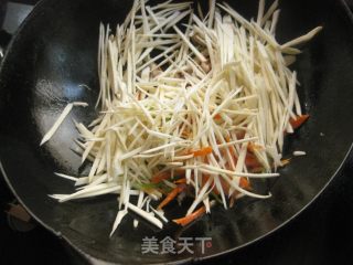 茭白胡萝卜炒肉丝的做法步骤：6