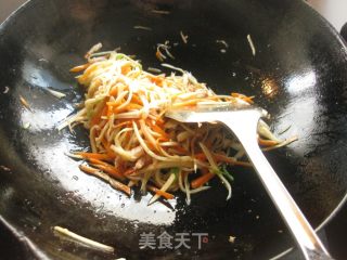茭白胡萝卜炒肉丝的做法步骤：8
