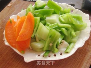 西芹炒黑木耳的做法步骤：2