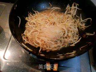 酱炒豆芽的做法步骤：5