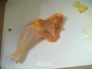 干香菇炒鸡肉的做法步骤：3