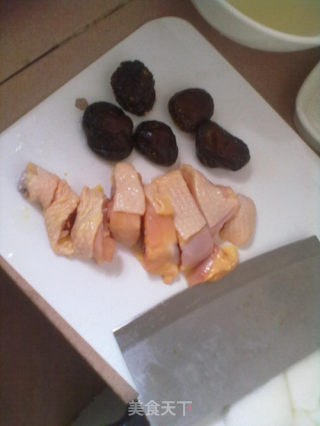 干香菇炒鸡肉的做法步骤：6