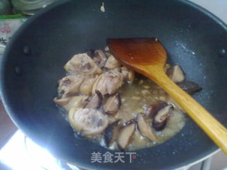 干香菇炒鸡肉的做法步骤：10