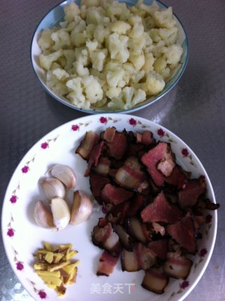 农家味道——烟熏腊肉炒花菜的做法步骤：1