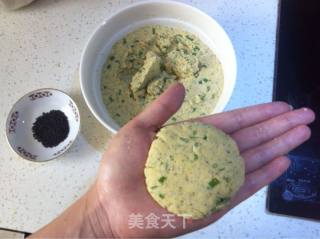 葱香杂粮芝麻小饼的做法步骤：5