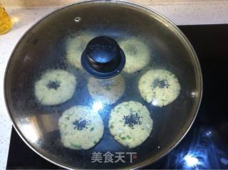 葱香杂粮芝麻小饼的做法步骤：8