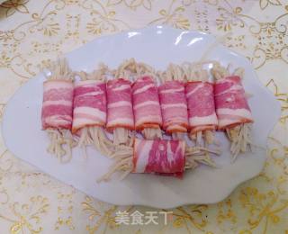 【黑椒培根金针卷】--附西红柿皮玫瑰花做法的做法步骤：4