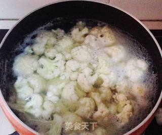 【西红柿炒菜花】--酸酸甜甜就是我的做法步骤：3