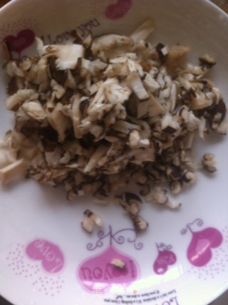 【香菇猪肉水饺】好吃又有营养的做法步骤：3