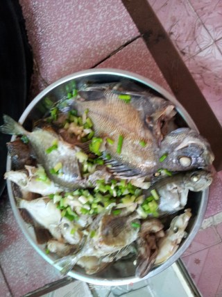 清蒸海杂鱼的做法步骤：2