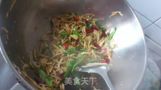 干煸杏鲍菇丝的做法步骤：5