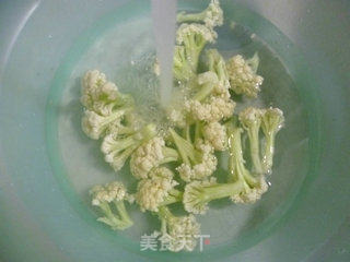 咖喱排骨花菜的做法步骤：2
