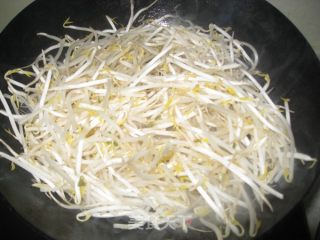 “鲍鱼”豆芽的做法步骤：2