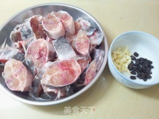 豉汁蒸塘鲺的做法步骤：1