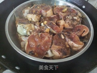 豉汁蒸塘鲺的做法步骤：2