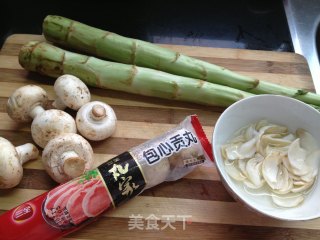 小炒莴笋的做法步骤：1