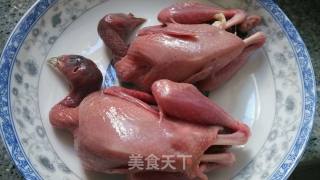 灵芝鹌鹑汤的做法步骤：1