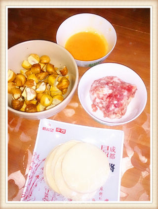 27的烹饪日记——剩菜剩饭的华丽转身之“黄金面皮烧板栗”的做法步骤：1