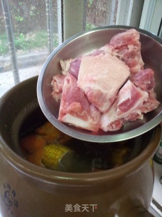 白切鸡+胡萝卜玉米马蹄山药汤的做法步骤：6