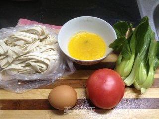 西红柿青菜鸡汤面的做法步骤：1