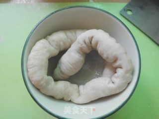 酸菜西芹炒肥肠的做法步骤：3