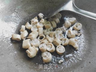 酸菜西芹炒肥肠的做法步骤：4