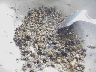 酸菜西芹炒肥肠的做法步骤：5