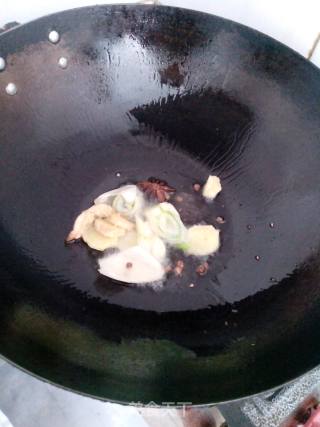 白萝卜海带排骨汤的做法步骤：2