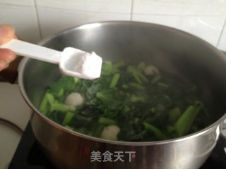 青菜鱼丸汤的做法步骤：5