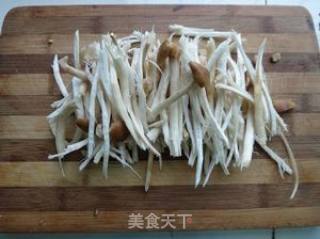 手撕茶树菇炒肉的做法步骤：2