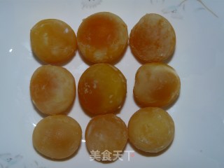 蛋黄酥的做法步骤：1