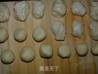 蛋黄酥的做法步骤：3