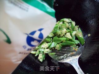 秋葵炒鸡蛋的做法步骤：8