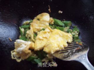 秋葵炒鸡蛋的做法步骤：9