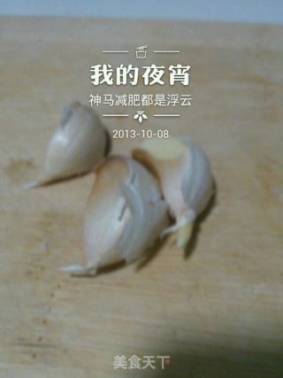 排骨萝卜汤的做法步骤：1