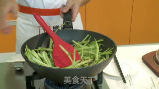 铁板虾酱菜梗的做法步骤：2
