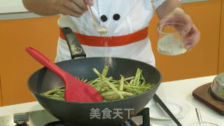 铁板虾酱菜梗的做法步骤：3