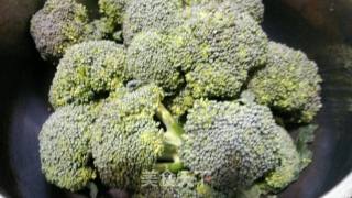 白汁砚肉西兰花的做法步骤：1