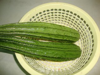 丝瓜炒牛肉的做法步骤：2