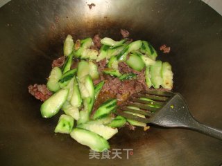 丝瓜炒牛肉的做法步骤：6