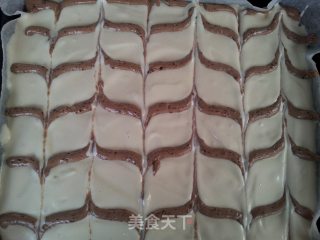 千叶纹巧克力肉松蛋卷的做法步骤：5