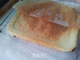 千叶纹巧克力肉松蛋卷的做法步骤：7