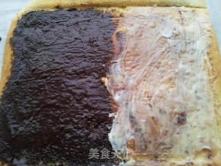 千叶纹巧克力肉松蛋卷的做法步骤：8