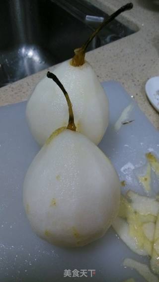 冰糖菊花炖雪梨的做法步骤：1